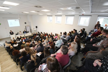 Éves konferenciájukat tartották a gyermekekkel foglalkozó szakemberek az Alba Bástyában